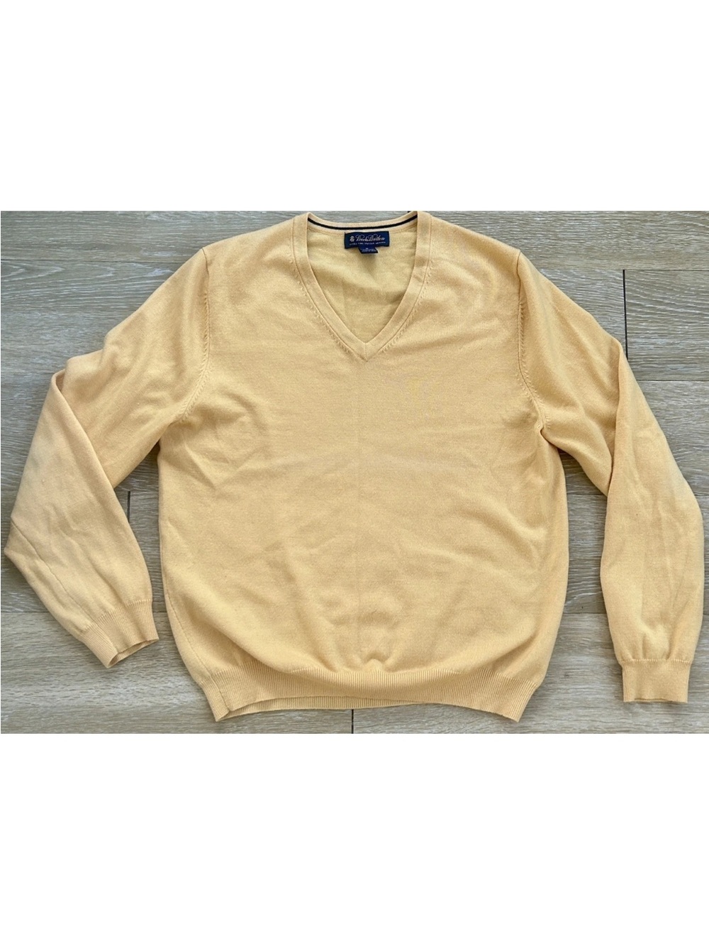 Brooks Brothers Extra Fine Merino Wool V-Neck Sweater Men’s Medium Yellow